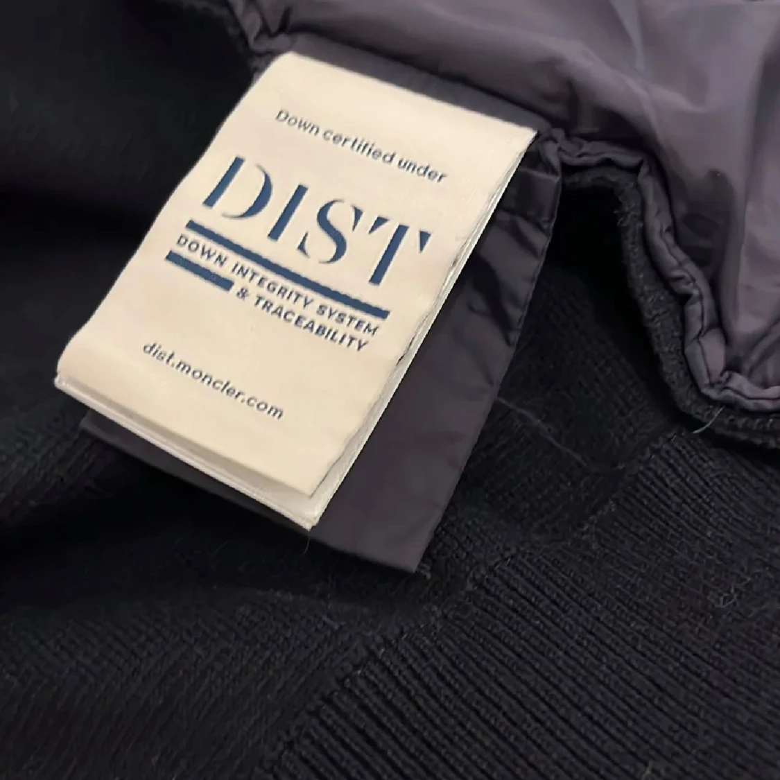 Svart dunjacka från Moncler - 1