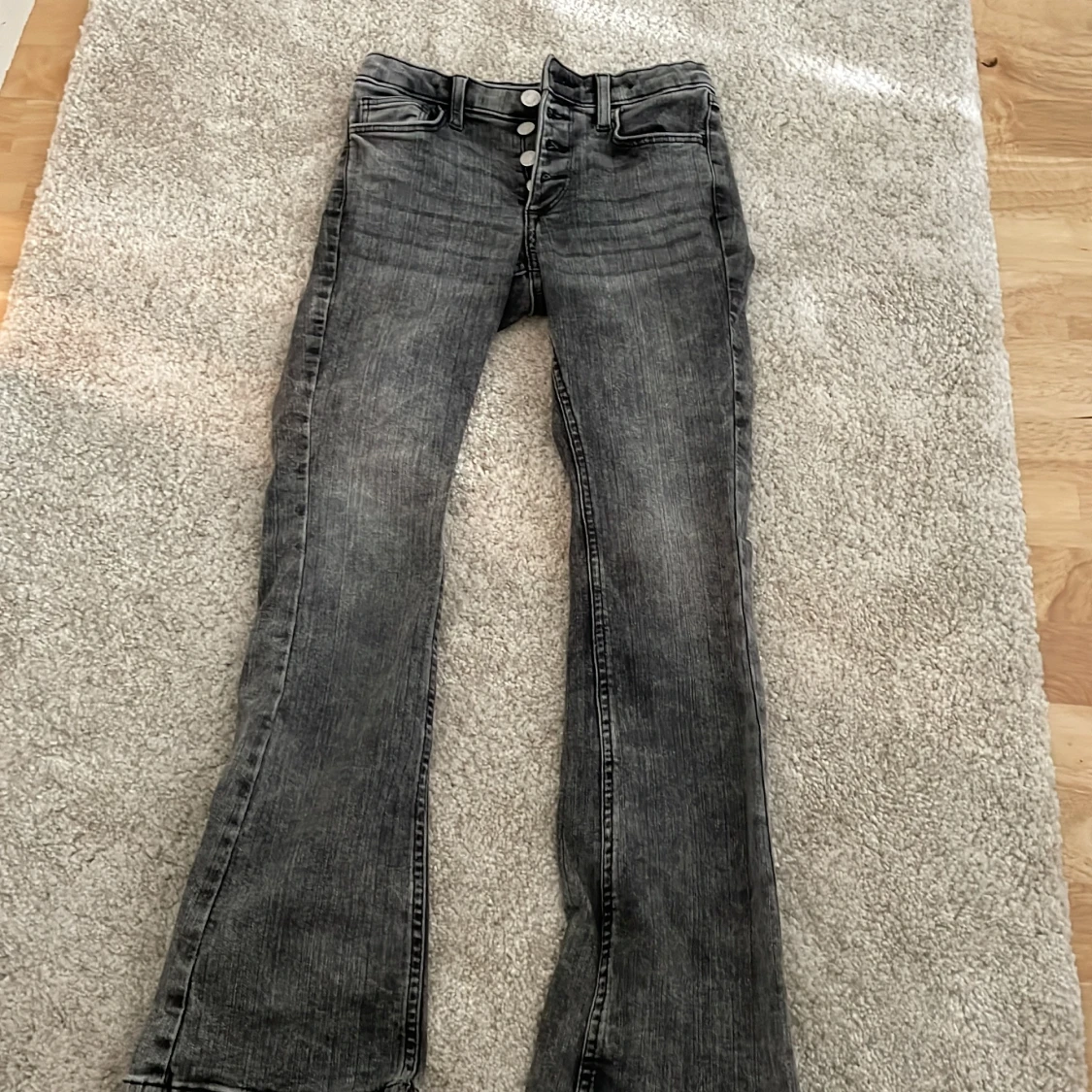 Grå bootcut jeans från H&M, stl 146 - 1