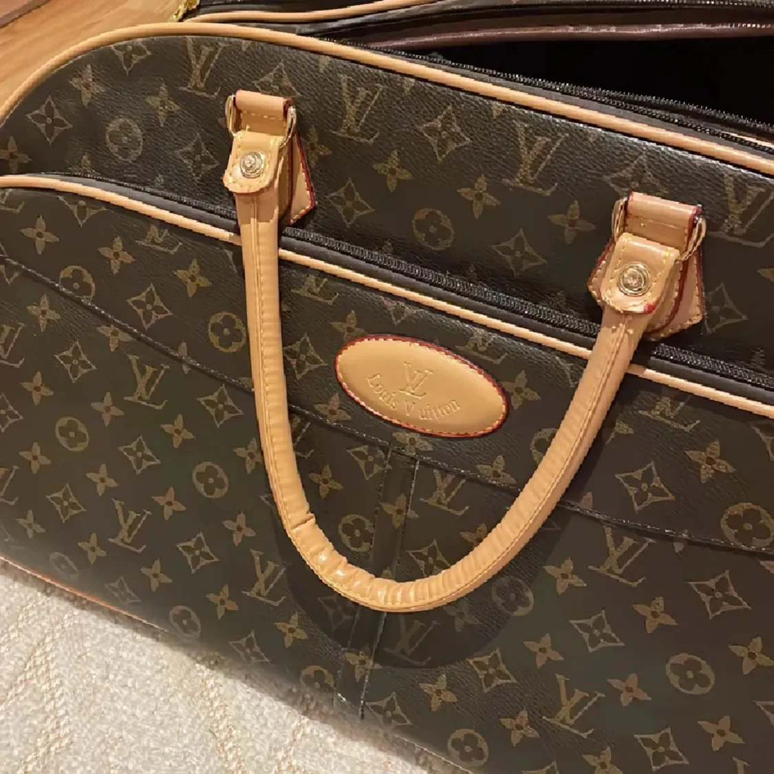  brun resväska med monogram ❤️NYSKICK❤️ - 2