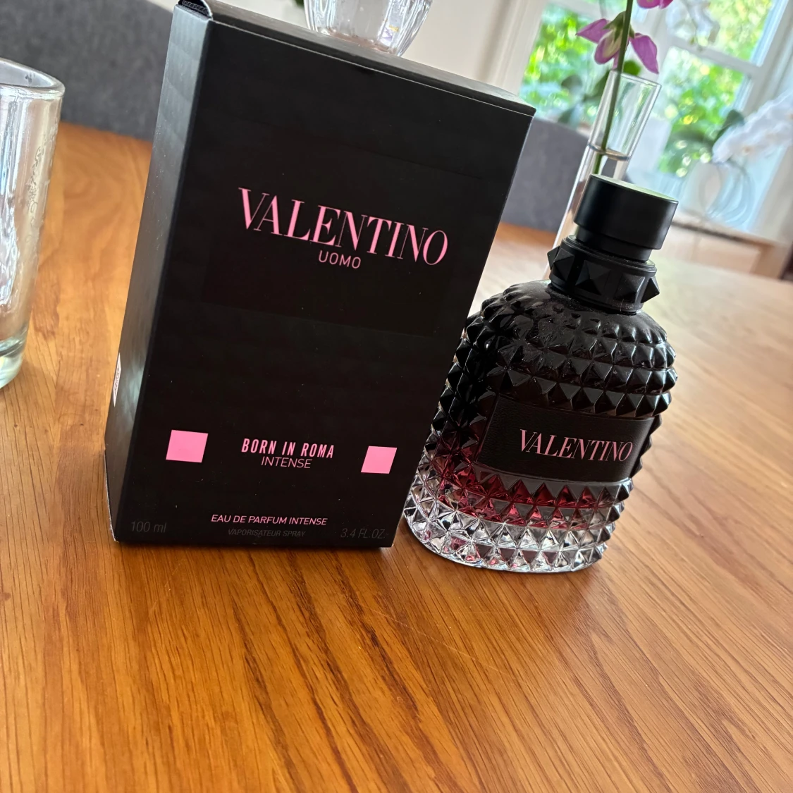 Valentino Uomo Born In Roma Intense samples - 1