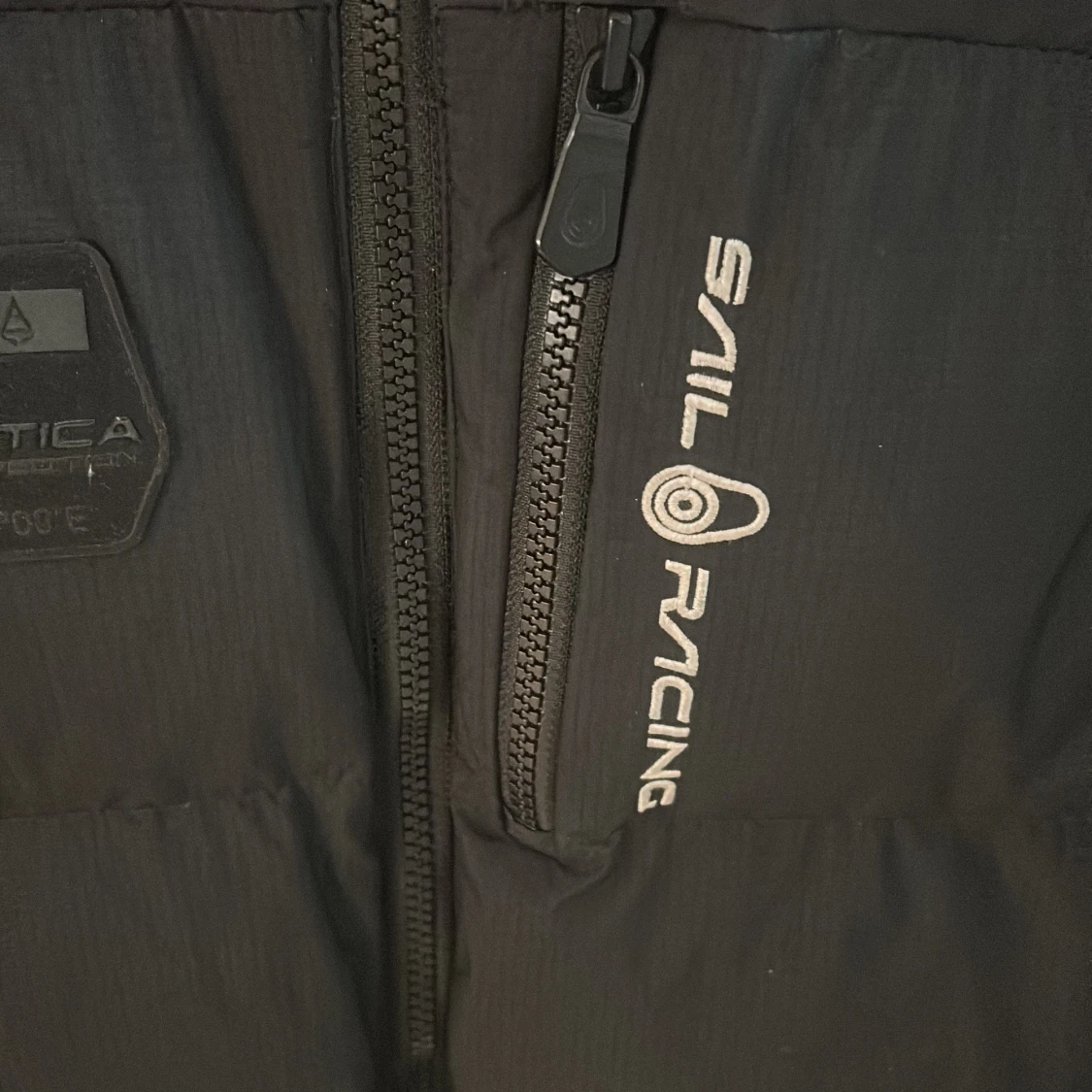 Svart Sail Racing dunjacka med huva - 3