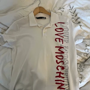 Vit piké Moschino - moschino pike oanvänd