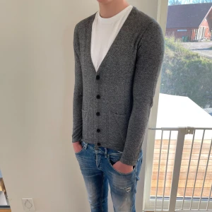 Tom tailor cardigan  - Säljer nu denna Tom tailor cardigan, skriv för fler bilder/frågor🙌🏼