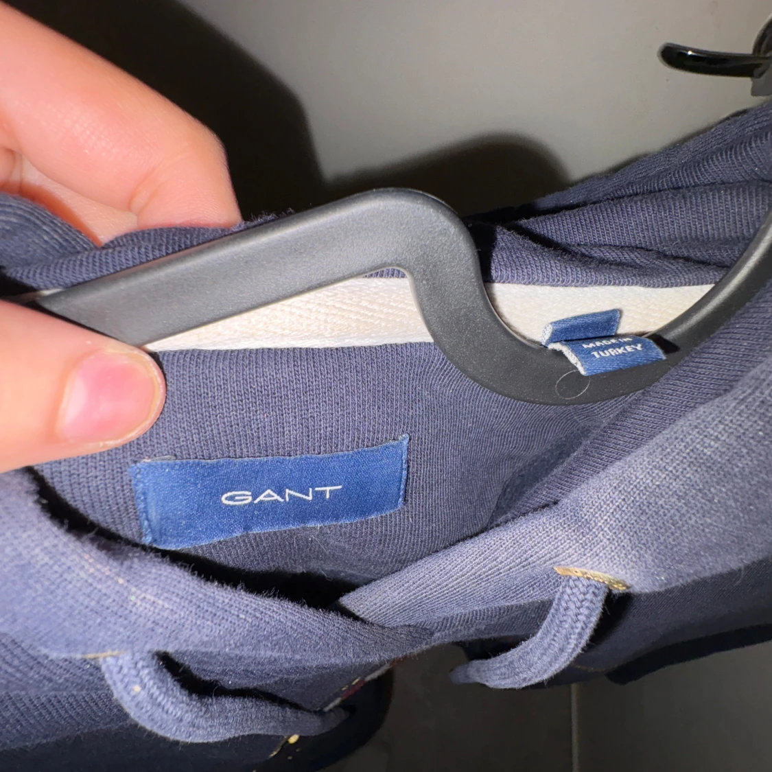 Mörkblå hoodie - 1