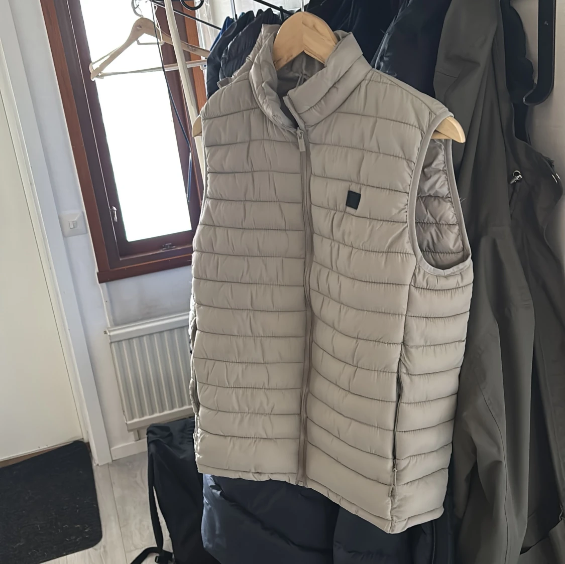 Ljusgrå dunväst från The Boston Vest - 2