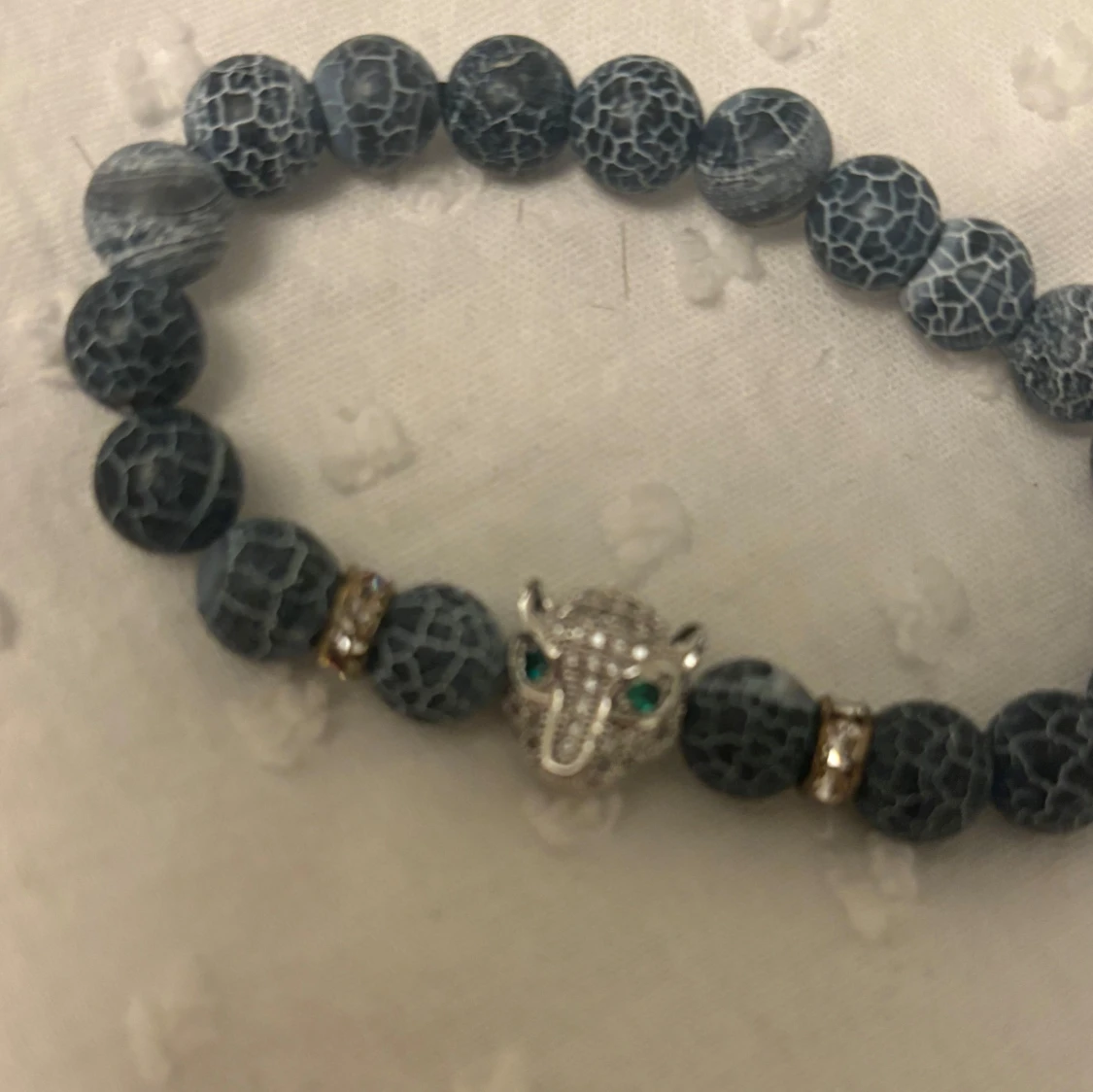 Svart pärlarmband med leopardhuvud - 4