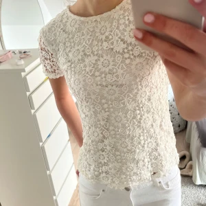 Vit spetstopp - En jättefin spetstopp, använd fåtal gånger!