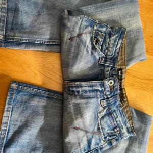 Lågmidjade bootcut jeans  - Jätte jätte fina bootcut jeans. Älskade dem, men det har blivit för små i midjan. Priset går att diskutera💕midje mått 37