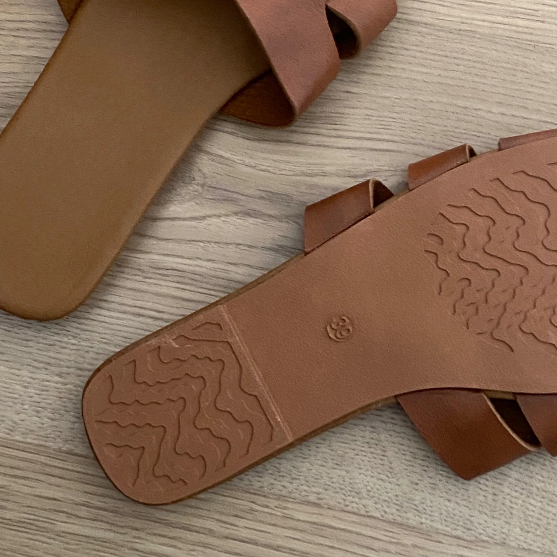 Bruna sandaler med flätad rem - 2