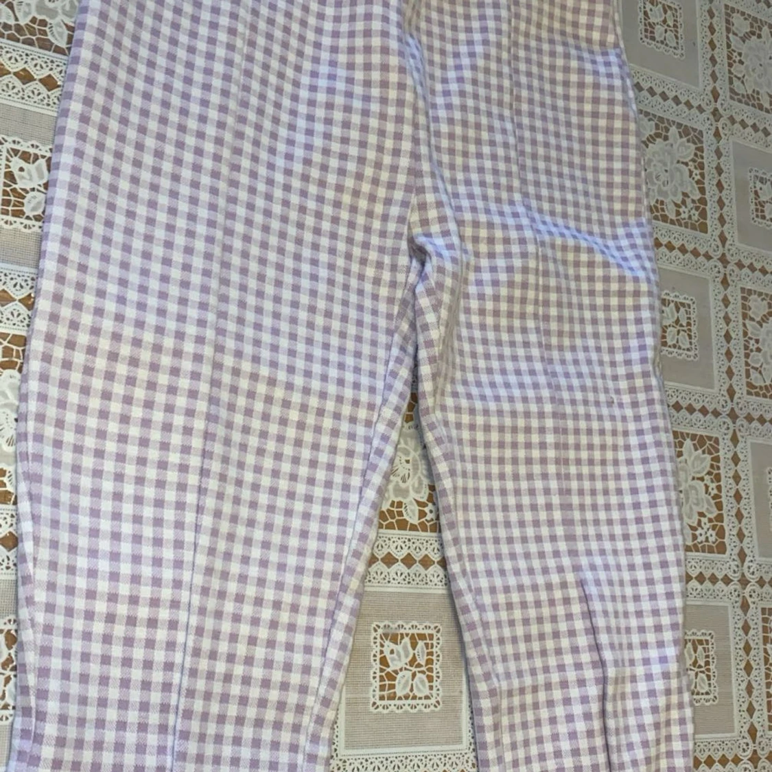 Ljuslila och vita rutiga kostymbyxor