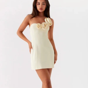 Peppermayo klänning gul - JÄTTEFIN helt ny klänning från peppermayo i storlek 36!💛lapparna kvar!! Nypris 948kr , skriv för fler bilder!