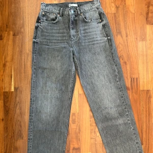 Jeans  - Jeans från Gina. Strl 36