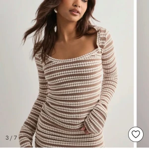 Nelly topp - Från nelly såå fin och trendig nyskick!! tryck på köp nu💓💓💓