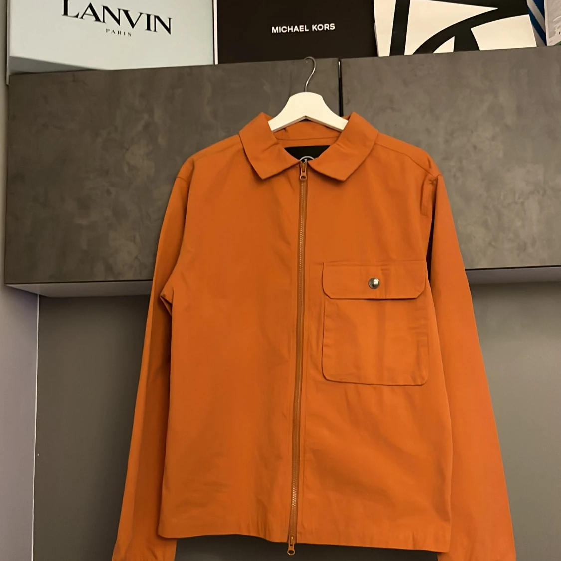 Orange jacka från LAGENCY!