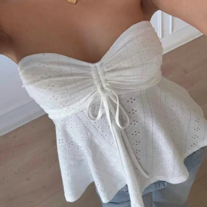 Söt Vit Sommar Topp - Säljer en ny söt vit topp. Storlek xs 