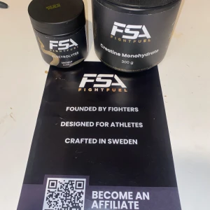 FSAfightfuel Kosttillskot + 2000kr presentkort - Vann en tävling där jag fick produkter från FSA fight fuel och ett present kort för 2000kr på deras webbsida (FSAfightfuel.com). Har ingen användning till dessa så försöker sälja allt. QR kod för present kortet finns på baksidan, (villig att bevisa QR-koden i person). Och alla burkar är helt oöppnade.           Priser: Endast kosttillskotten = 500kr      Presentkortet = 1500kr                                                Båda två tillsammans = 1800kr  