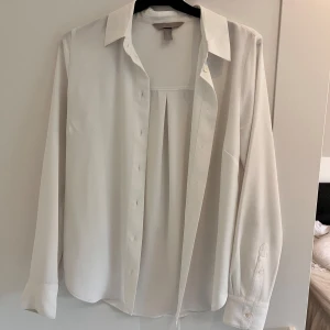 Skjorta  - Skjorta från H&M i storlek 32