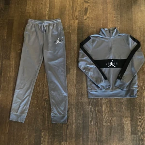 Jordan tracksuit - Säljer en lite använd Jordan Tracksuit. Nypris 1300 kr.