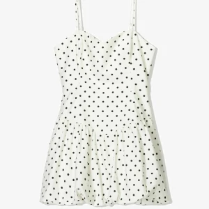 Slutsåld klänning från Berskha! - Populär och helt slutsåld klänning från Berskha. Ej använd, ny med prislapp kvar! 