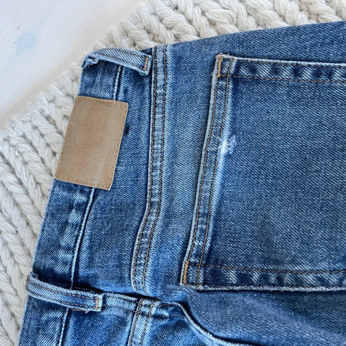 Blå bootcut jeans från Weekday - 4