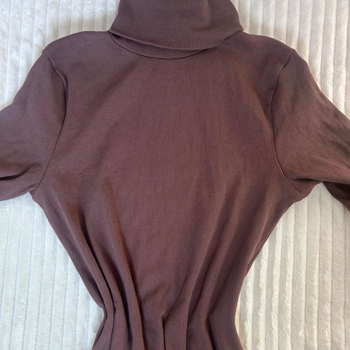 Brun ribbad långärmad klänning från Bik Bok - 2