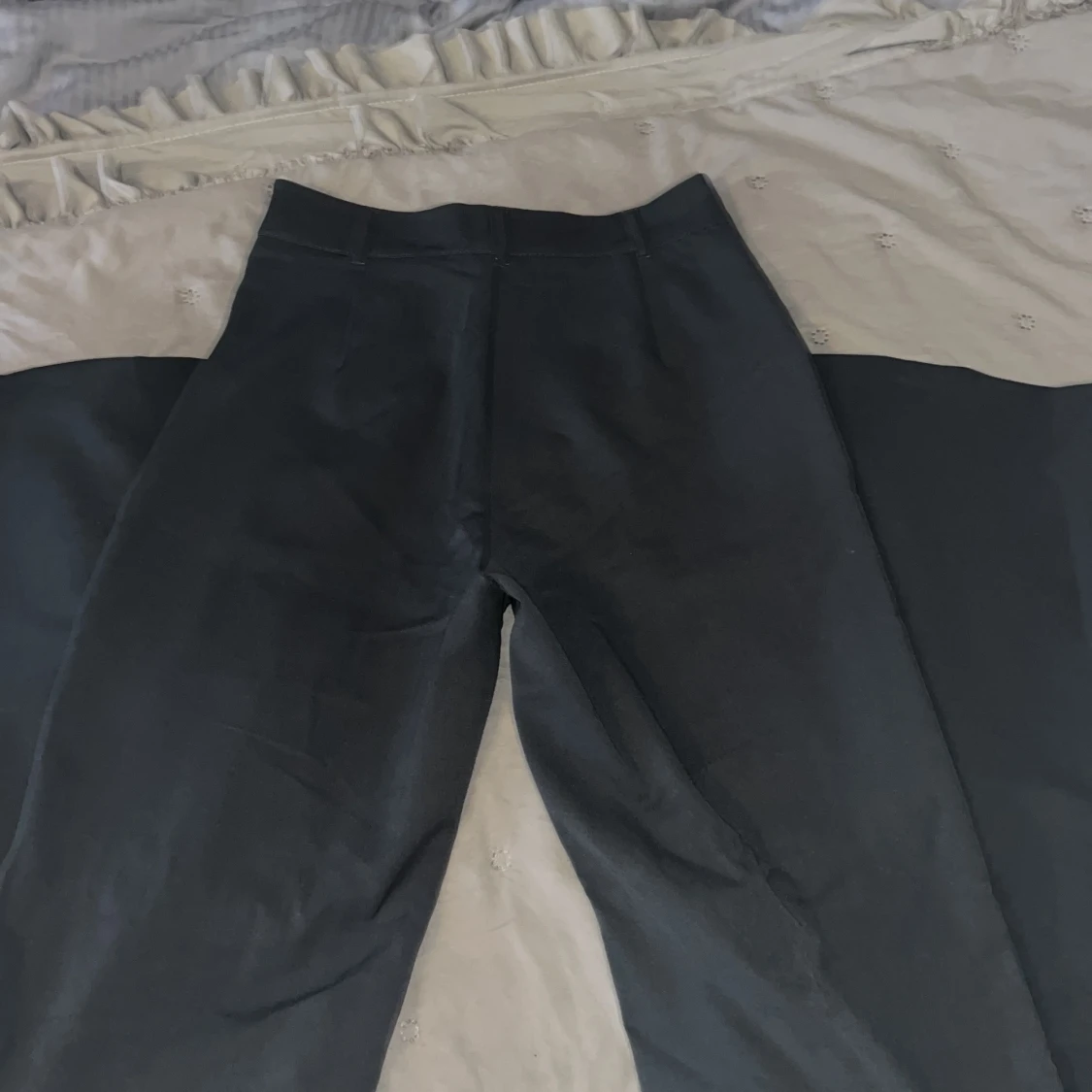 Gråa kostymbyxor med raka ben - 2