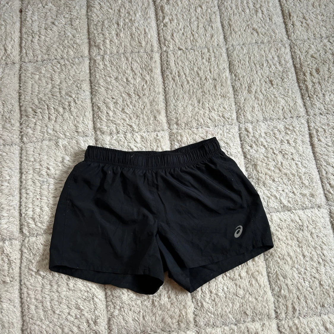 Svarta träningsshorts från Asics