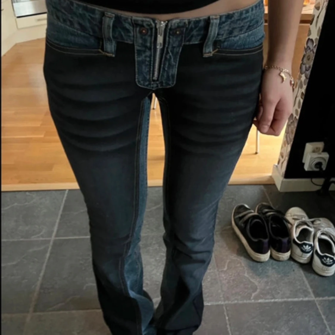 Unika blå jeans med låg midja och dragkedja - 1