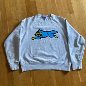 BBC (billionare boys club) tröja - Tja! Säljer en schysst BBC (billionaire boys club) tröja. Tröjan är enbart använd ett fåtal gånger och är därför i väldigt bra skick. Köpt för runt 1300 kr, mitt pris: 400 kr.