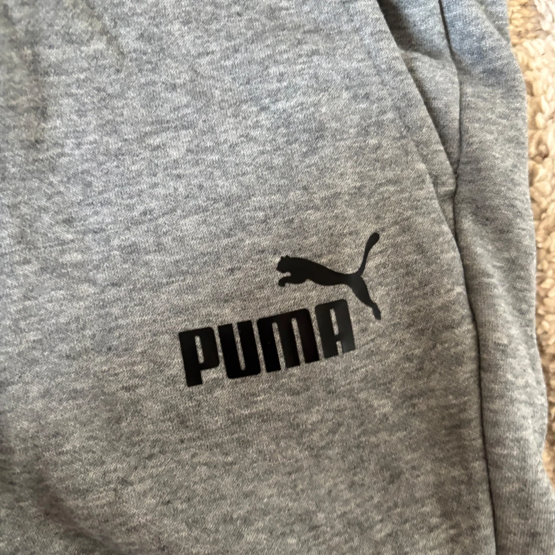 Grå mjukisbyxor från Puma - 2