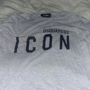 Grå t-shirt från Dsquared2 - Köpt från johnells/storlek M