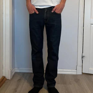 J. Linderberg jeans  - Säljer mina jeans från J.Linderberg! Jeansen är i bra skick, har lite slitning vid hälen. Skriv privat vid funderingar
