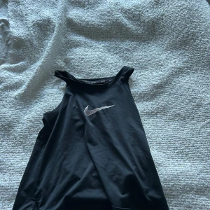 Svart linne från Nike - Snyggt tränings linne från nike.