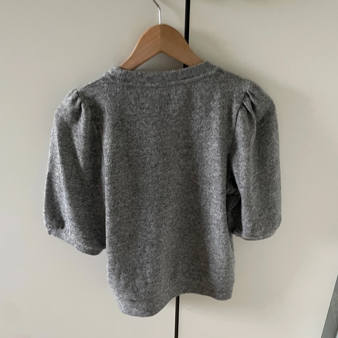 Grå puffärm tröja från 157 - 1