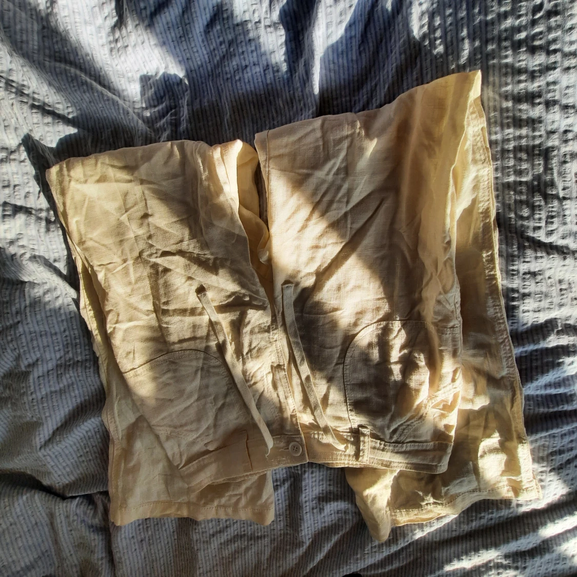 Beige linneshorts med snörning