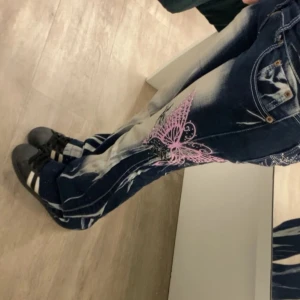 crazy age jeans - dom e uppsydda, jag e 161cm W26 36, möts endast upp (Sthlm)