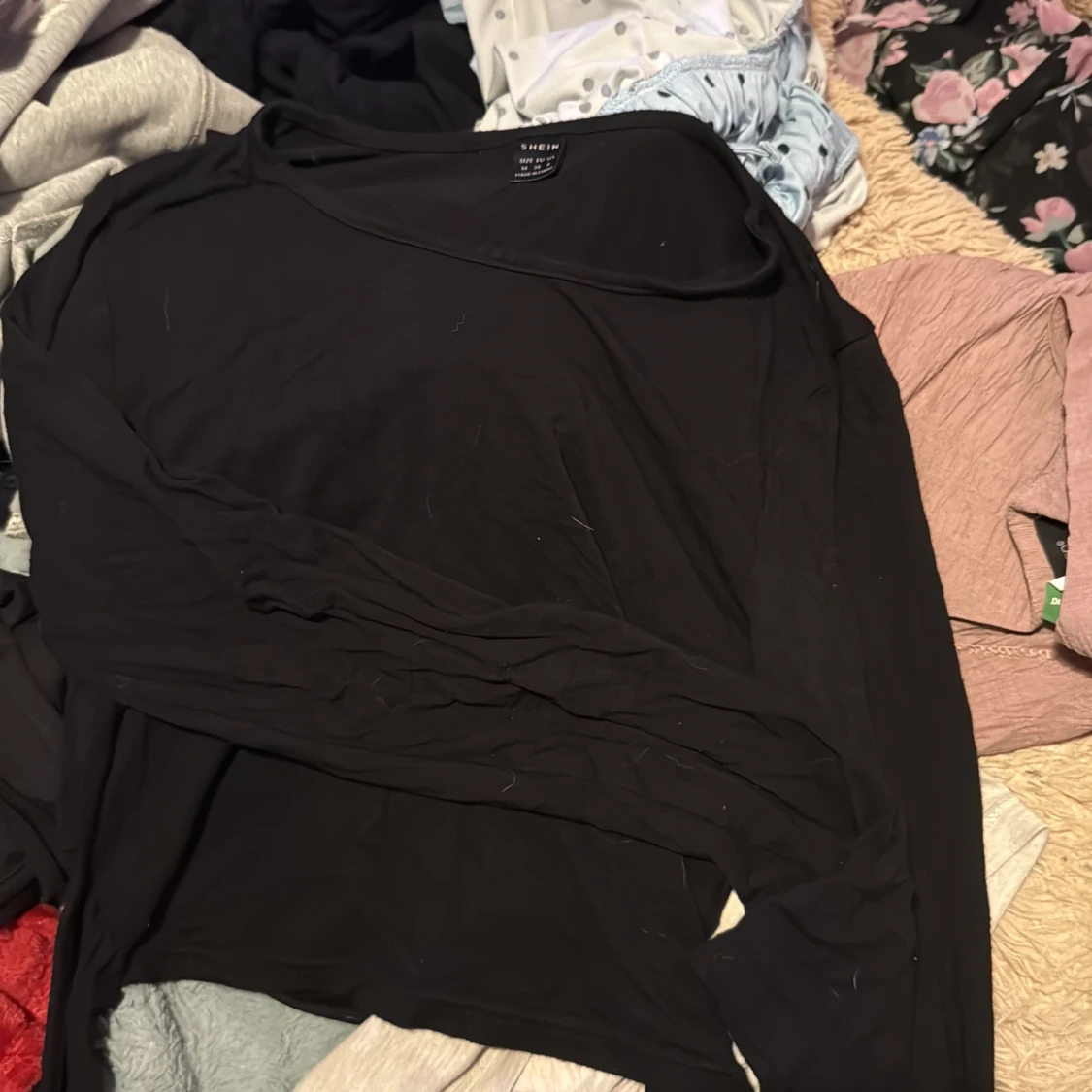 Svart croppad långärmad topp från SHEIN - 3