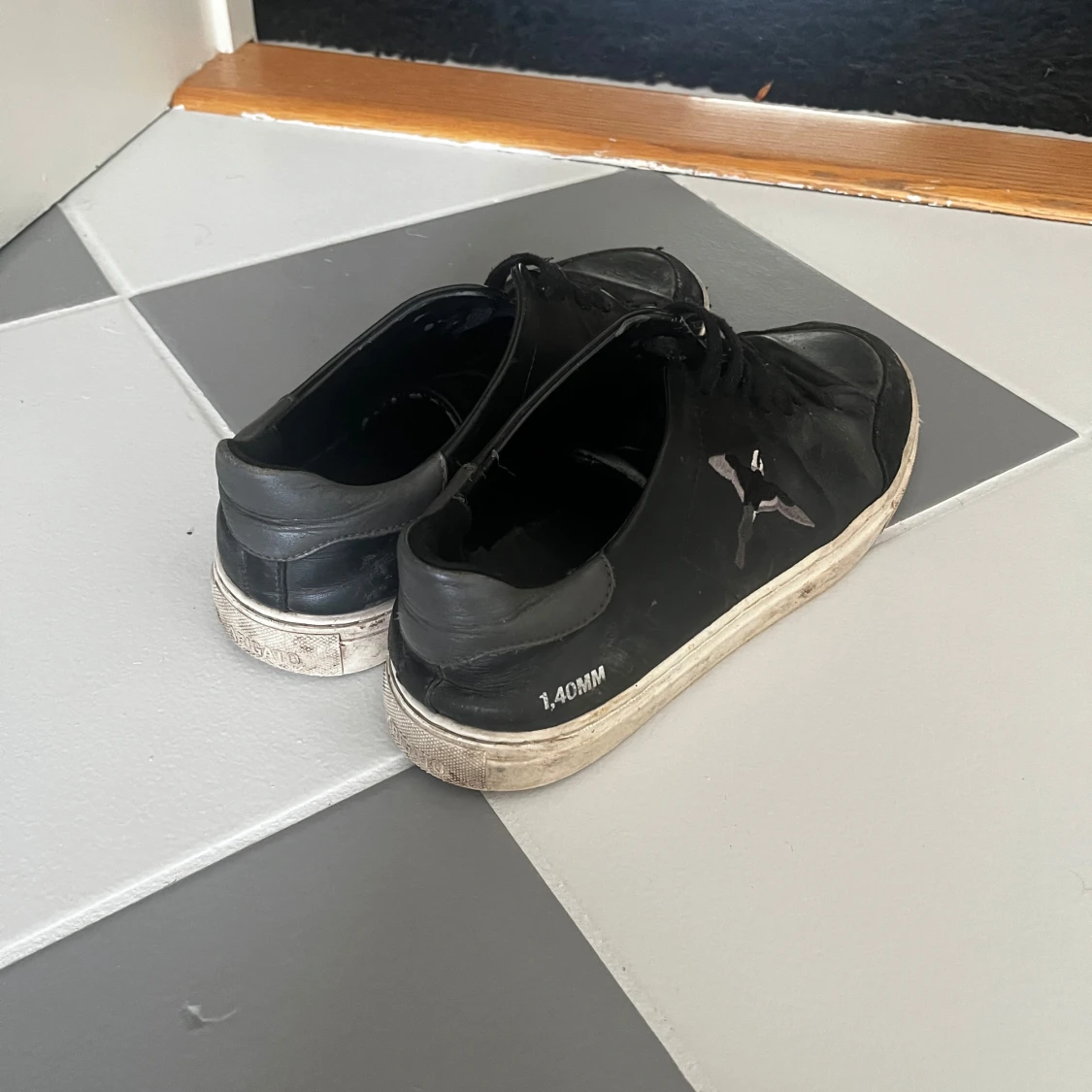 Svarta sneakers från Axel Arigato - 1