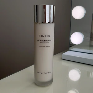 TIRTIR Milk Skin Toner - En återfuktande och lugnande toner från TIRTIR, 150 ml, har bara testats en gång, annars aldrig använd, nypris 400 kr men säljer för mycket billigare 