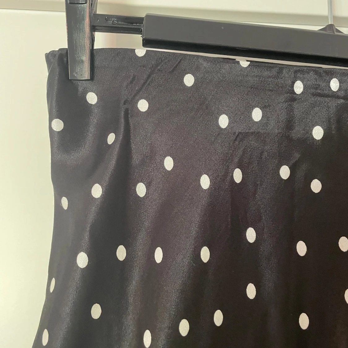 Svart prickig långkjol - 2