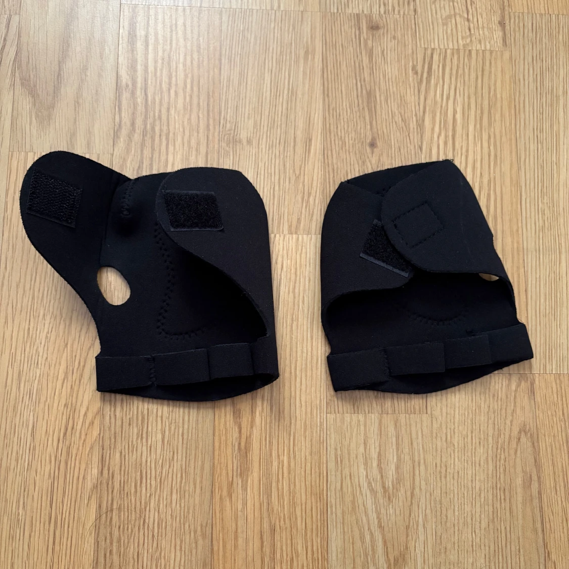 Svarta träningshandskar med kardborre