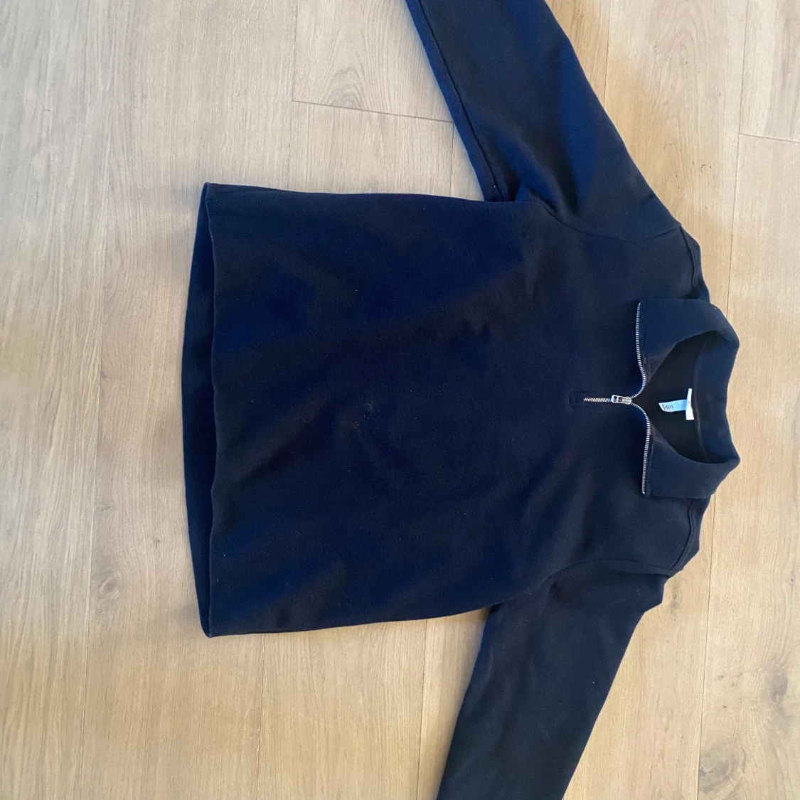 Marinblå tröja med dragkedja från H&M