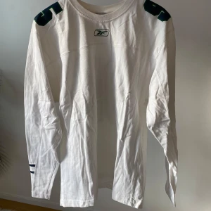 Reebok vintage LS tee  - Fin vintage Reebok i tjock bomull. Väldigt bra skick och kvalitet!