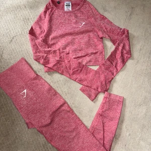 Gymshark set - Rosa set från gymshark med tröja och tights, storlek xs på båda 💓