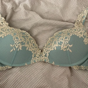 Intimissimi bh - Jätte fin intimissimi bh med push up, storlek 85b