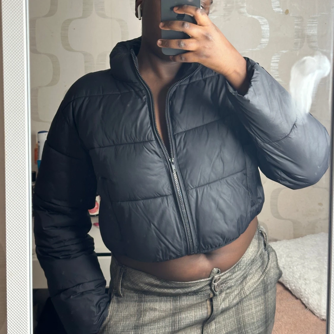 Svart croppad pufferjacka från ASOS DESIGN - 1