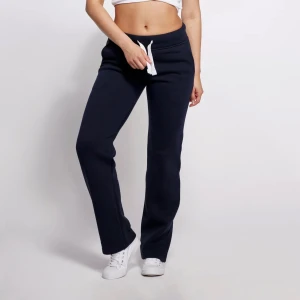 Russemerch set  - Säljer detta navy blue settet ifrån russemerch!helt oanvänt, endast provat. Fick hem idag (8/4), dvs inga defekter eller skador. Säljer dessa för att de var för små, jätte skönt sett!! Storleken är xxs i både byxorna och tröjan. 