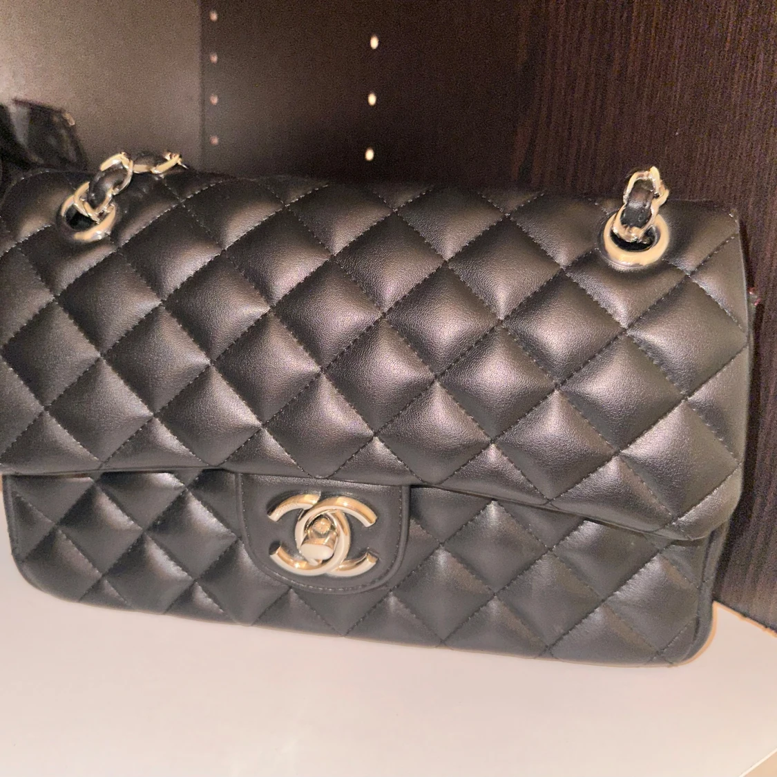 Svart quiltad axelväska  - 1