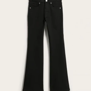 Svarta bootcut jeans💞 - Slutsålda jeans från Lab.
