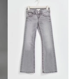 Jeans - Säljer mina gina Young jeans i storlek 164 Helt oanvända tvättade en gång. Säljer då dom är för små för mig.